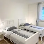 Appartamento 2-schlafzimmer-wohnung Mit Parkplatz-balkon-kueche- Garten, Nahe Dus Airport, Messe *