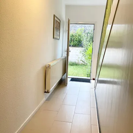 Apartment 2-schlafzimmer-wohnung Mit Parkplatz-balkon-kueche- Garten, Nahe Dus Airport, Messe Duisburg
