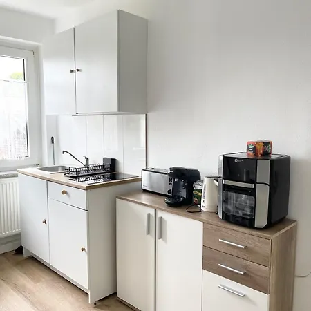 2-schlafzimmer-wohnung Mit Parkplatz-balkon-kueche- Garten, Nahe Dus Airport, Messe 아파트