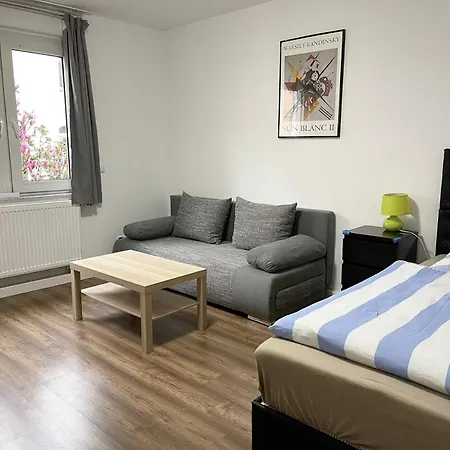 아파트 2-schlafzimmer-wohnung Mit Parkplatz-balkon-kueche- Garten, Nahe Dus Airport, Messe 뒤스부르크