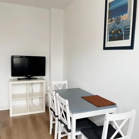 Apartmán 2-schlafzimmer-wohnung Mit Parkplatz-balkon-kueche- Garten, Nahe Dus Airport, Messe