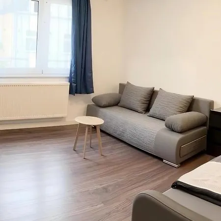 2-schlafzimmer-wohnung Mit Parkplatz-balkon-kueche- Garten, Nahe Dus Airport, Messe Apartmán Duisburg