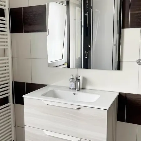 2-schlafzimmer-wohnung Mit Parkplatz-balkon-kueche- Garten, Nahe Dus Airport, Messe Duisburg