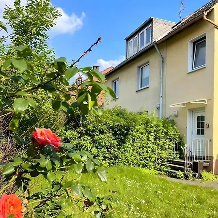 Apartmán 2-schlafzimmer-wohnung Mit Parkplatz-balkon-kueche- Garten, Nahe Dus Airport, Messe