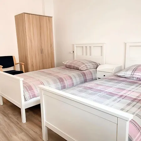 2-schlafzimmer-wohnung Mit Parkplatz-balkon-kueche- Garten, Nahe Dus Airport, Messe Apartmán