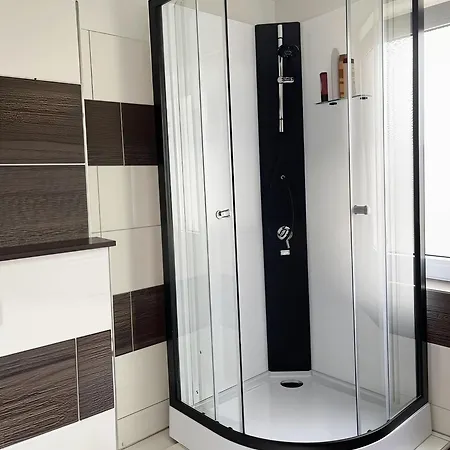 2-schlafzimmer-wohnung Mit Parkplatz-balkon-kueche- Garten, Nahe Dus Airport, Messe Apartmán Duisburg