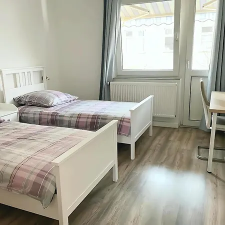 2-schlafzimmer-wohnung Mit Parkplatz-balkon-kueche- Garten, Nahe Dus Airport, Messe Apartmán Duisburg