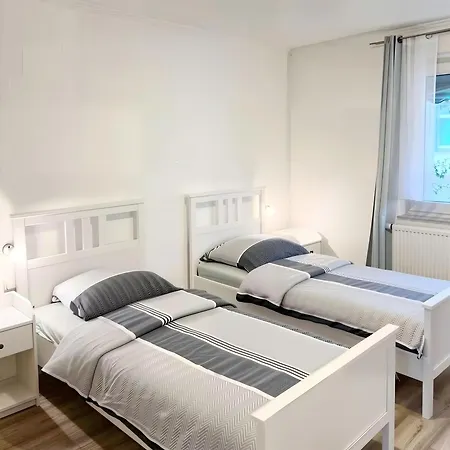 2-schlafzimmer-wohnung Mit Parkplatz-balkon-kueche- Garten, Nahe Dus Airport, Messe Apartmán