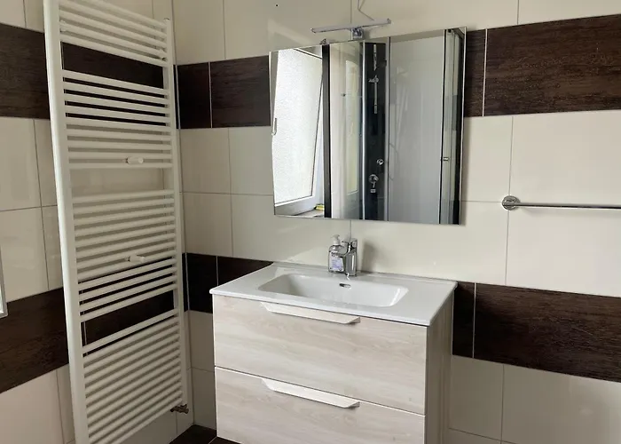 2-schlafzimmer-wohnung Mit Parkplatz-balkon-kueche- Garten, Nahe Dus Airport, Messe Lejlighed Duisburg