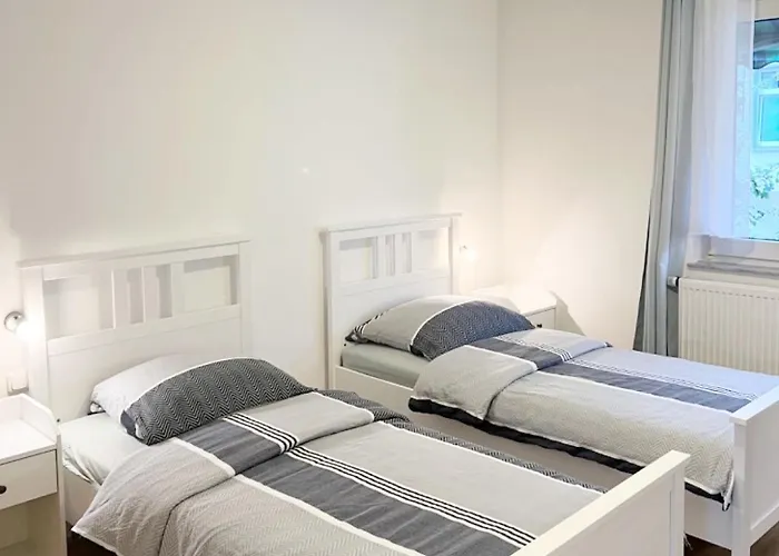 Lejlighed 2-schlafzimmer-wohnung Mit Parkplatz-balkon-kueche- Garten, Nahe Dus Airport, Messe *