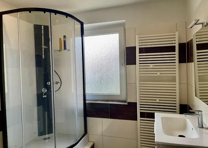 Lejlighed 2-schlafzimmer-wohnung Mit Parkplatz-balkon-kueche- Garten, Nahe Dus Airport, Messe Duisburg